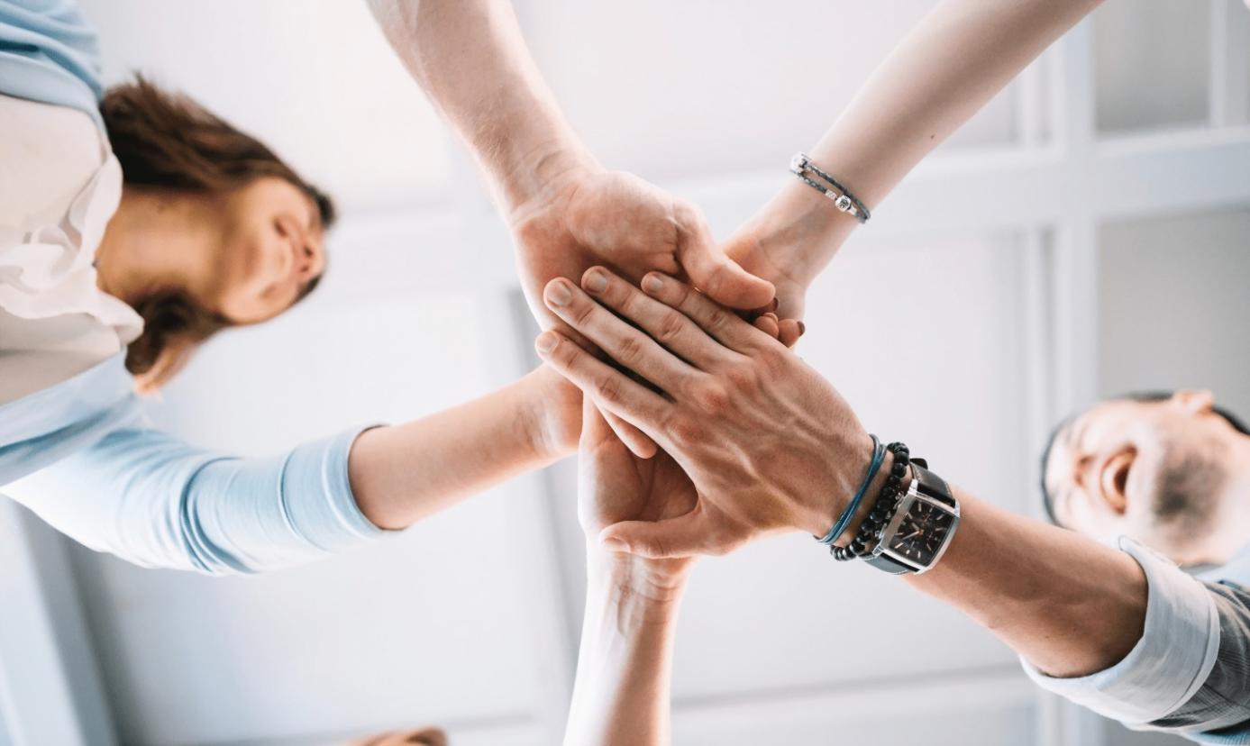 Team di supporto Velqorinasta al lavoro